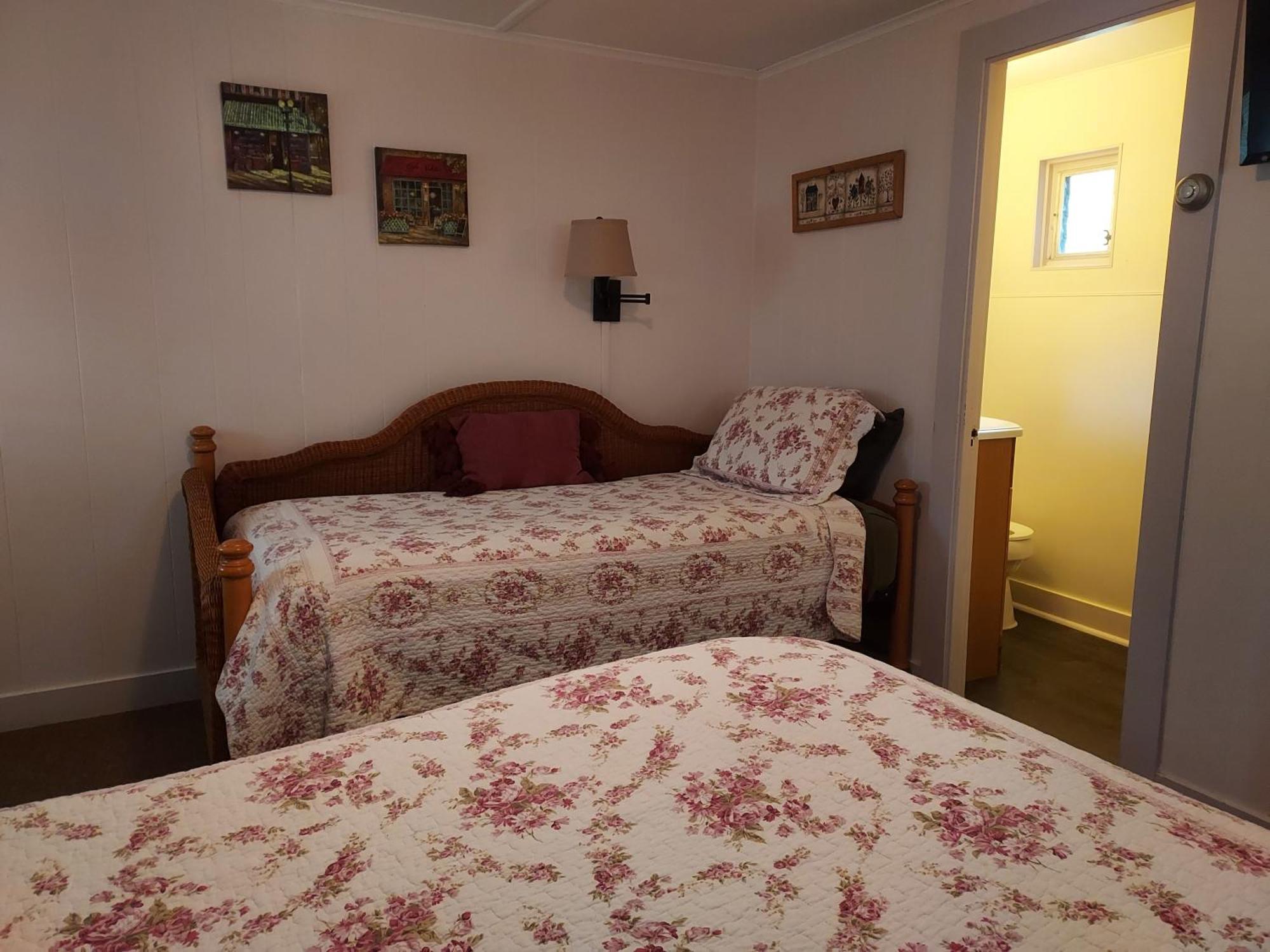 Serenity Motel Shaftsbury ภายนอก รูปภาพ