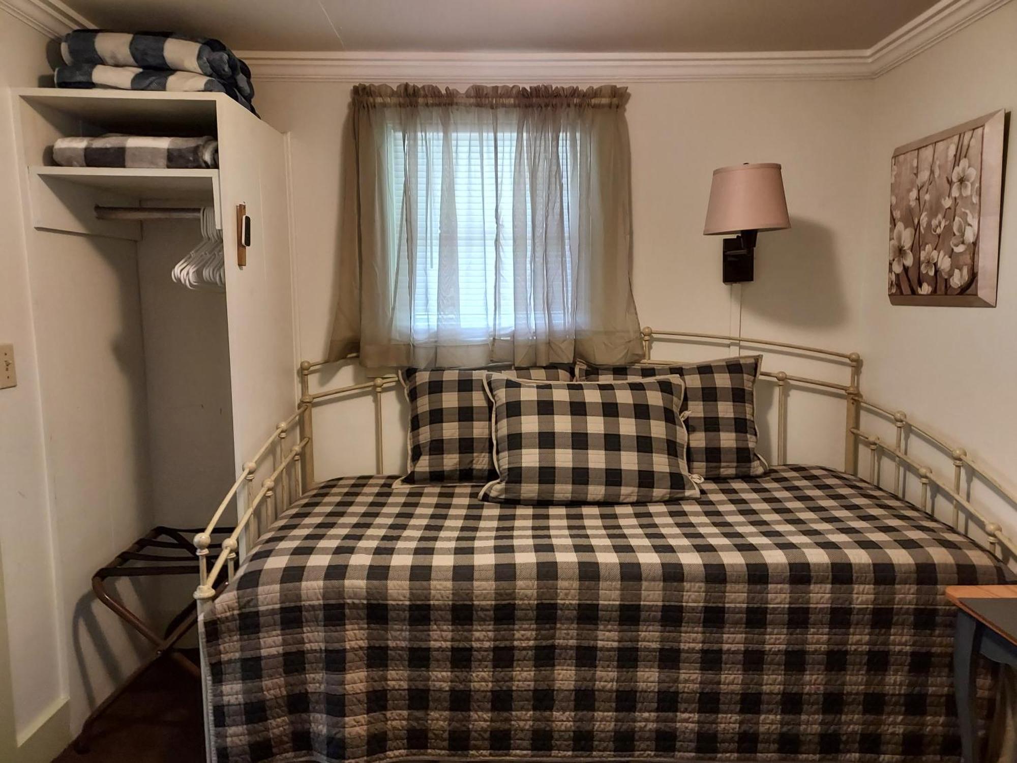 Serenity Motel Shaftsbury ภายนอก รูปภาพ